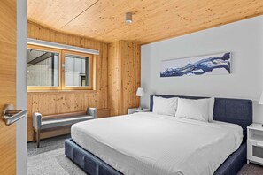 2 chambres, fer et planche à repasser, lit de bébé portatif