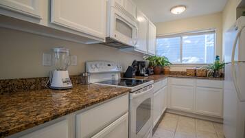 Condo, 2 Queen Beds, Private Pool | Private kitchen | Fridge, microwave, stovetop, dishwasher