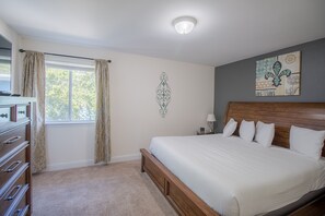 Condo, 1 King Bed with Sofa bed, Private Pool | 1 bedroom, free WiFi