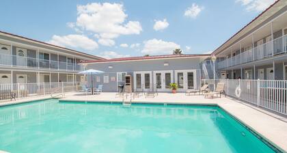 Oak Shores Studio 56