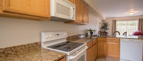 Condo, 2 Queen Beds, Private Pool | Private kitchen