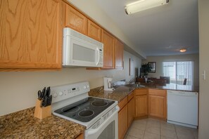 Private kitchen - Oak Shores 138 (Biloxi)