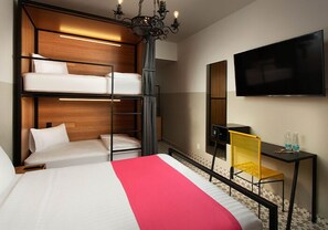 Hypo-allergenic bedding, pillow-top beds, in-room safe - Hostal Casa MX Centro (Mexico City)