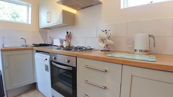 House | Private kitchen | Fridge, microwave, oven, stovetop