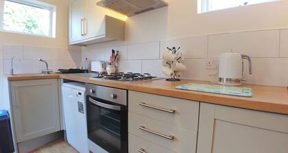 Spacious 3-bedroom House With Superfast Wi-fi