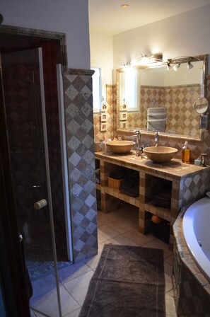 Bathtub, hair dryer, towels, soap