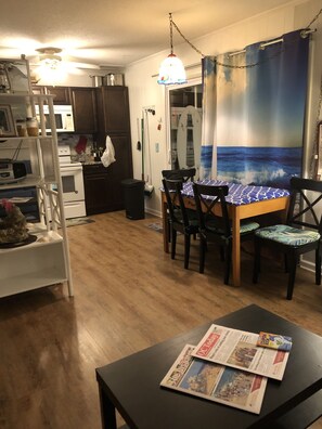 Smart TV, fireplace - Easy Access OC 2 br/1ba pool condo close to Jolly Roger/Convention Center (Ocean City)