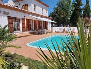 حمّام سباحة خارجي