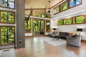 Interior - Falls Watch ~ 3BR Mountain Modern Luxury on a Private Waterfall!  Wow! (Ellijay)