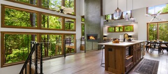 Falls Watch ~ 3BR Mountain Modern Luxury on a Private Waterfall! Wow!