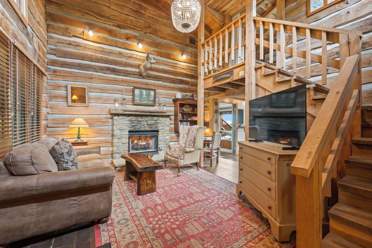 Panoramic Cabin, Hill View | Living area | Fireplace