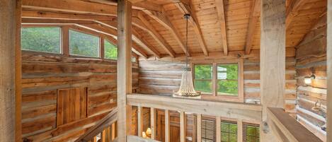 Panoramic Cabin, Hill View | Living area