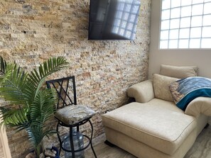 Smart TV, chimenea, videojuegos y estéreo 