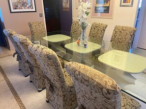 Dining - Havasu Resort home sleeps 10 + entertain 50 BBQ pool 🏀 theater ⛳️green 🔥place (Lake Havasu City)