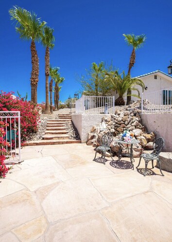 Havasu Resort home sleeps 10 + entertain 50 BBQ pool 🏀 theater ⛳️green 🔥place