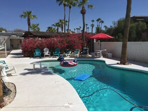 حمّام سباحة مُدفَّأ