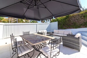 Outdoor dining - Casa Pachorrenta - Private swimming pool & walking distance to beach & amenities (Carvoeiro)