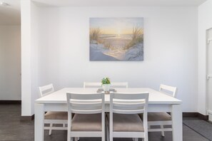 Dining - Casa Pachorrenta - Private swimming pool & walking distance to beach & amenities (Carvoeiro)