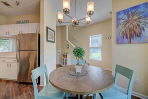 Dining - Come 'Sea-Esta!' Recently Renovated, Clean, 2BR ~ Pet and Kid Friendly, WIFI (Hilton Head Island)