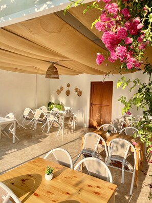 Outdoor dining - Cennet Hotel (Fethiye)