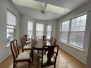 Dining - Corporate Housing/Relocation/Delaware Water Gap/monthly rental/30D (East Stroudsburg)