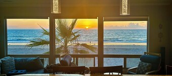 BEST ON THE BEACH!!⛱ Oceanfront Stunning 2 1/2 Bdrm 2Ba,  2 Garage, 8 bed spaces