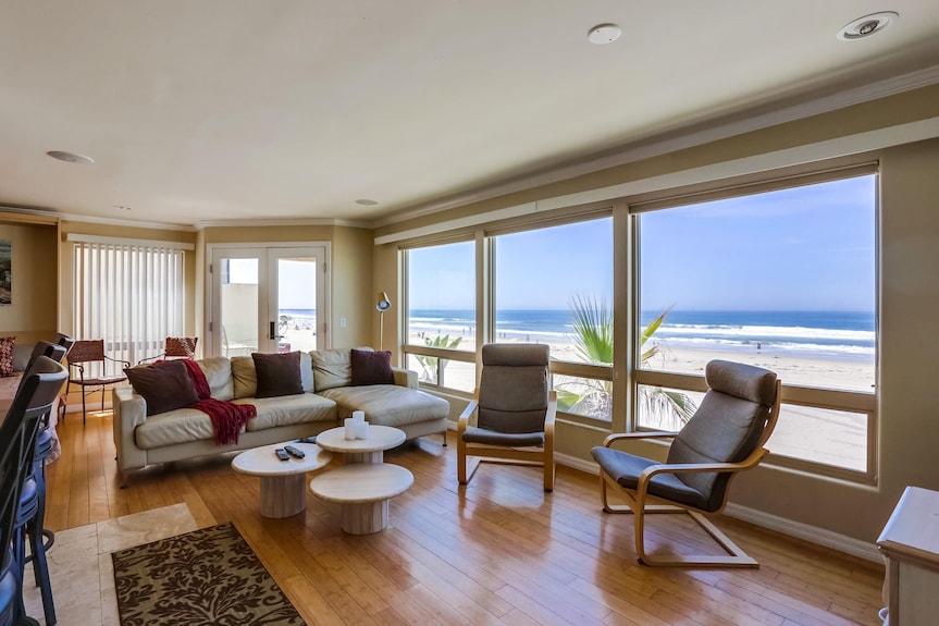 Best On The Beach!! Oceanfront Stunning 2 1/2 Bdrm 2ba, 2 Garage, 8 Bed Spaces - San Diego, CA