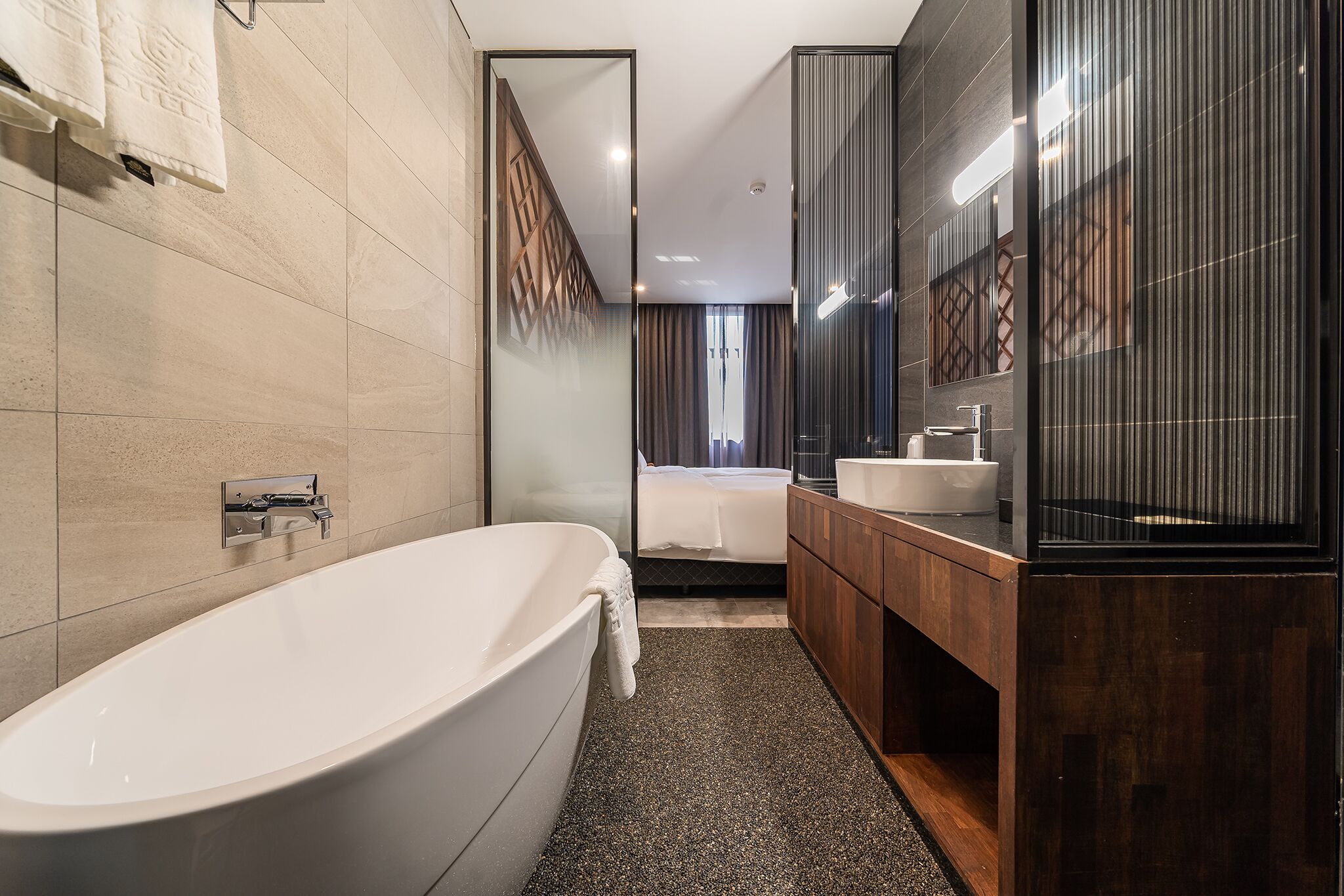 deluxe twin room | bathroom | separate bathtub and shower, free toiletries, hair dryer, bathrobes