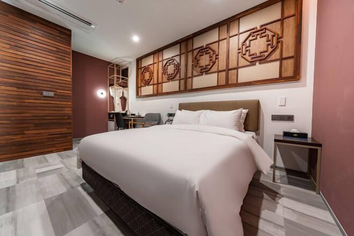 In-room safe, desk, laptop workspace, blackout curtains