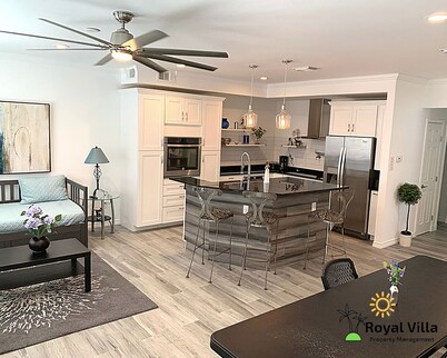 3 blocks from the beach + 3 Kitchens + Terrace + Island Views + Modern Living