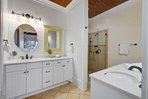 House, Multiple Beds (1 Palm Court) | Bathroom | Towels - 1 Palm Court (Isle of Palms)