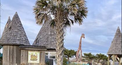 Oceanfront condo 2BR direct beach access + pool