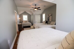 4 bedrooms, iron/ironing board, WiFi, bed sheets