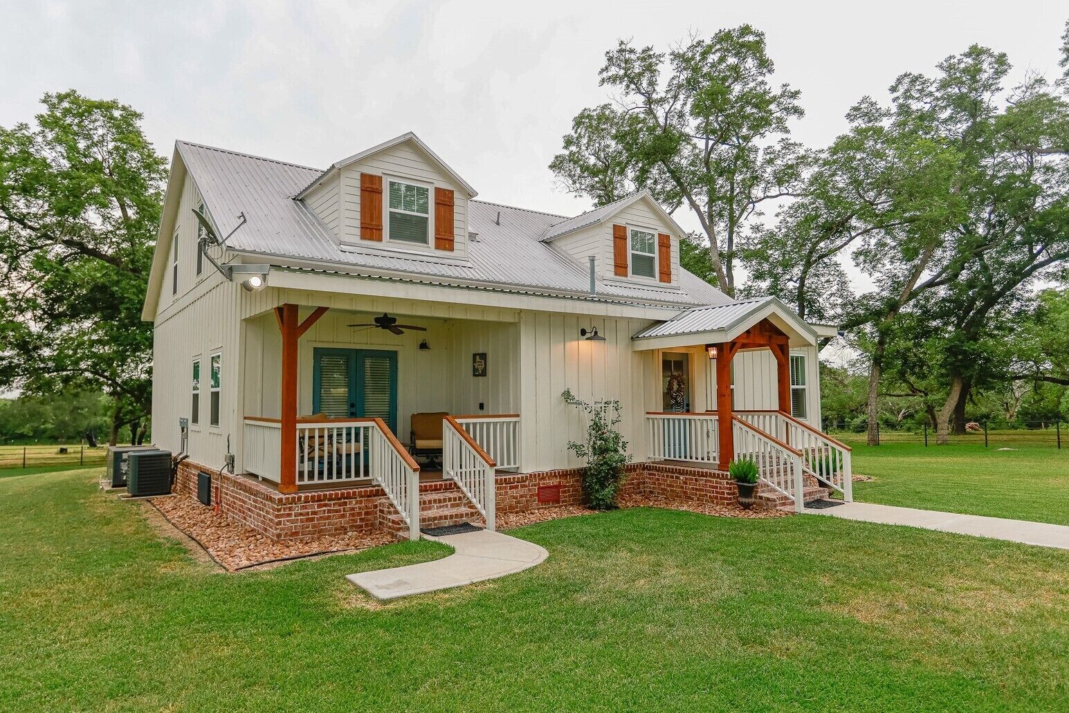 Ren Farmhouse! 17 acres | Game Barn! | 10 mi to Wed Venues!