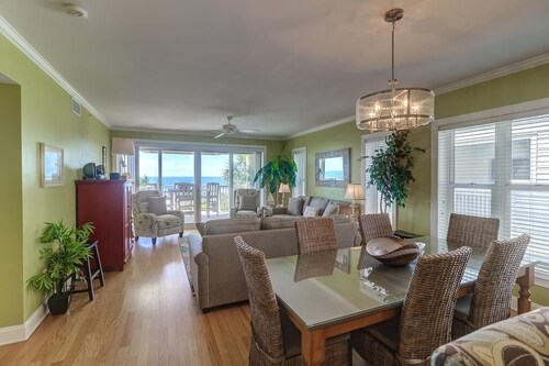 1010 Ocean Palms 103