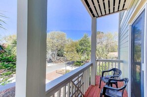 House, Multiple Beds (26 42nd Avenue) | Balcony