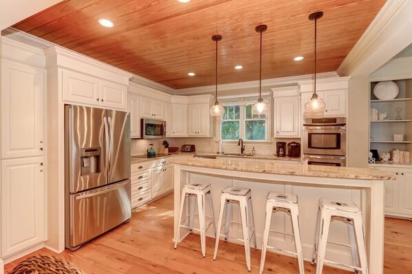 独立别墅, 多张床 (2602 Hartnett Boulevard) | 私人厨房 | 烤箱