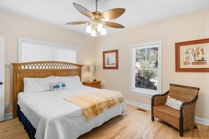 9 bedrooms, WiFi, bed sheets - 2307 Palm Boulevard (Isle of Palms)