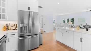 House, Multiple Beds (2307 Palm Boulevard) | Private kitchen | Toaster