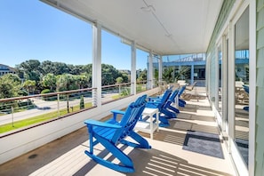 Casa, várias camas (2307 Palm Boulevard) | Sacada