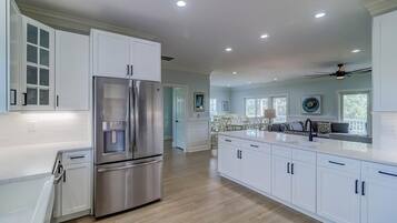 House, Multiple Beds (2307 Palm Boulevard) | Private kitchen | Toaster