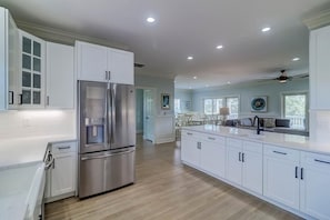 House, Multiple Beds (2307 Palm Boulevard) | Private kitchen | Toaster