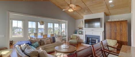 House, Multiple Beds (21 Ocean Point) | Living room