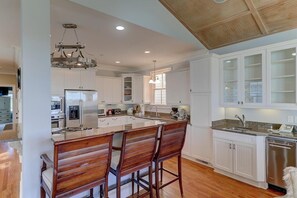 Casa, várias camas (21 Ocean Point) | Cozinha privada