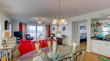 Kondominium, Beberapa Tempat Tidur (1010 Ocean Palms 201) | Ruang keluarga