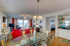 Condo, varias camas (1010 Ocean Palms 201) | Sala de estar