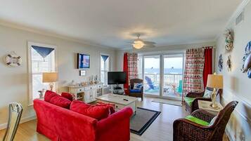 Kondominium, Beberapa Tempat Tidur (1010 Ocean Palms 201) | Ruang keluarga