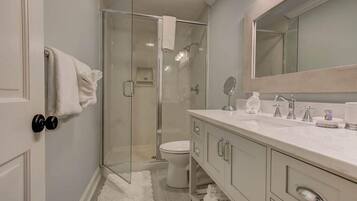 Cabin, Multiple Beds (29 Twin Oaks) | Bathroom