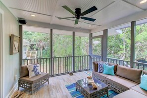 Cabaña, varias camas (29 Twin Oaks) | Sala de estar