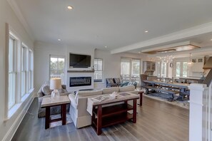 House, Multiple Beds (3 46th Avenue) | Living room